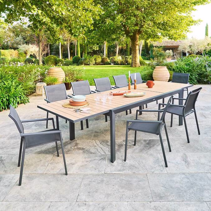 Ausziehbarer Gartentisch Évasion Hespéride – Aluminium & Holzoptik Honey / Graphite – 12 Plätze (200/320 cm)