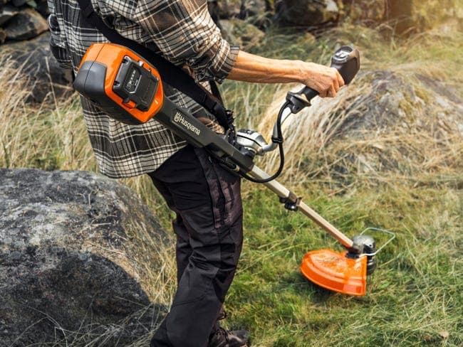 Akku-Motorsense HUSQVARNA 220iR – 36V – Schnittbreite 36 cm